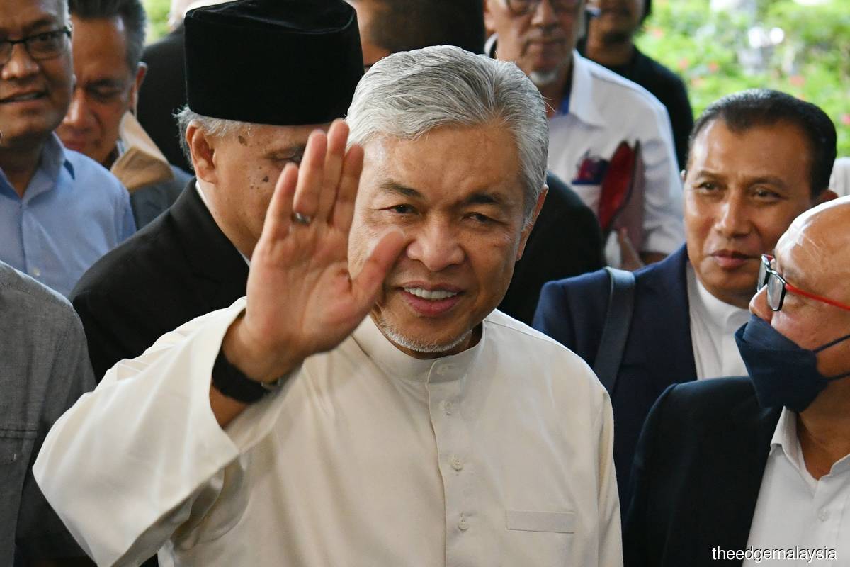 New judicial commissioner appointed to hear Zahid and Tun M’s defamation suits